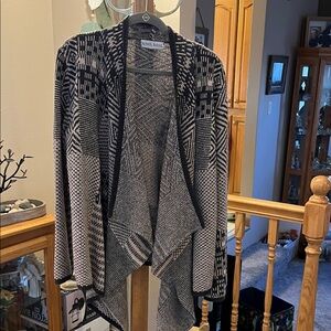 Knox Rose Black and Gray Patterned Cardigan